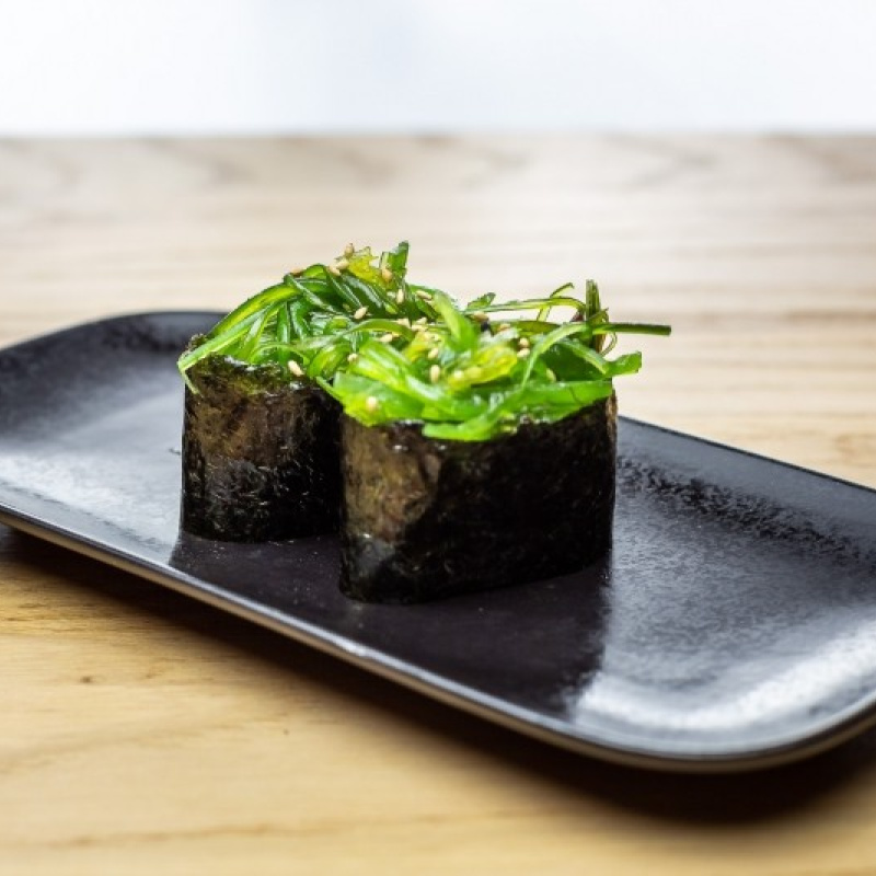 Sushi boat wakame